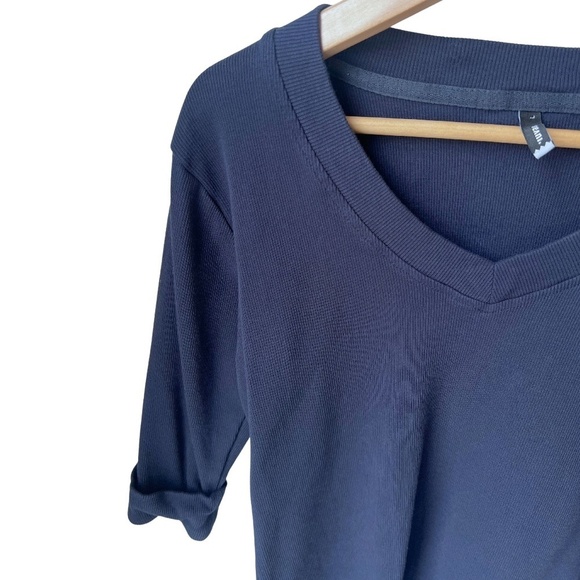 Iuvas size large ribbed v-neck t-shirt - Picture 2 of 4